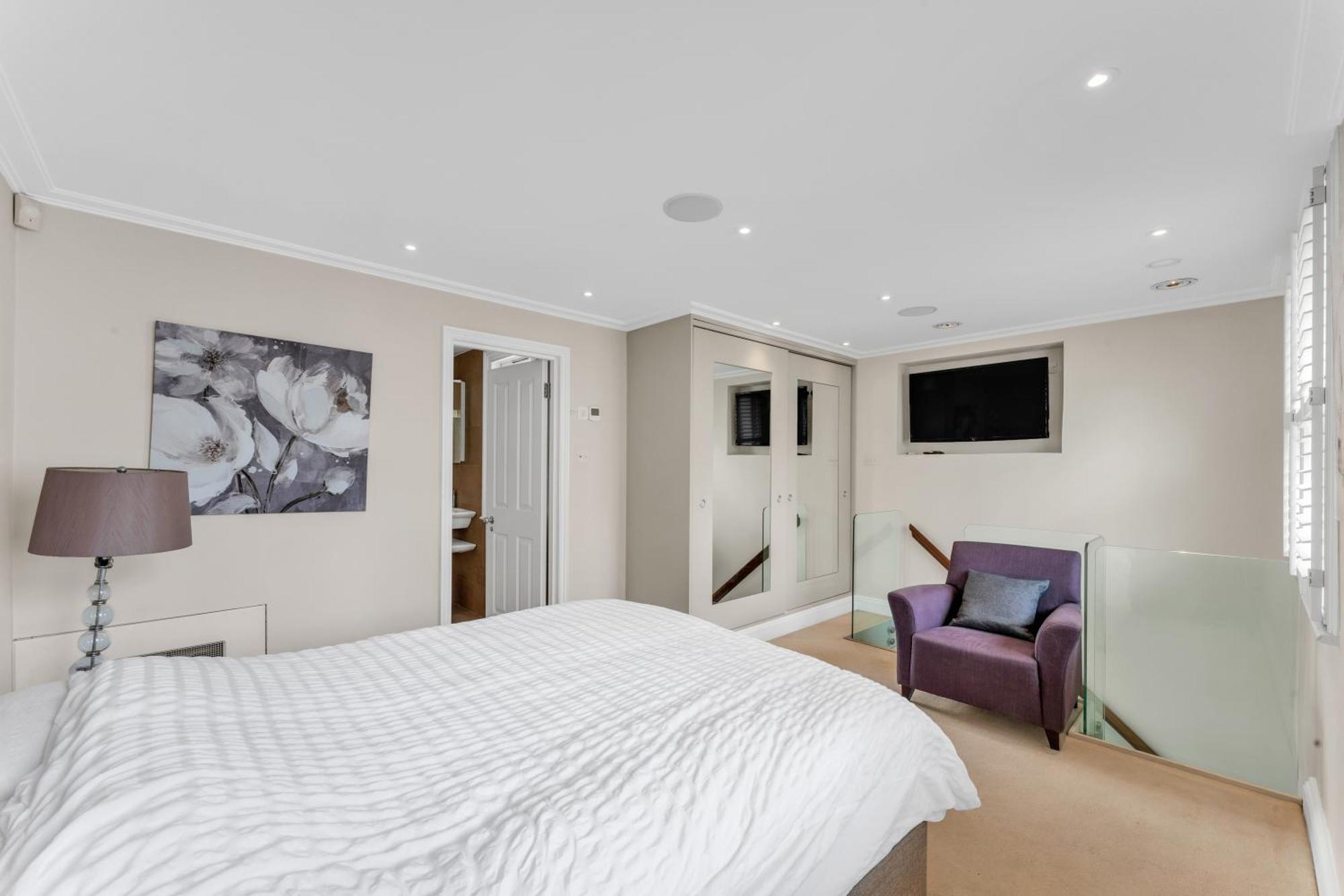 3-bed Grand Triplex In Westminster * Лондон