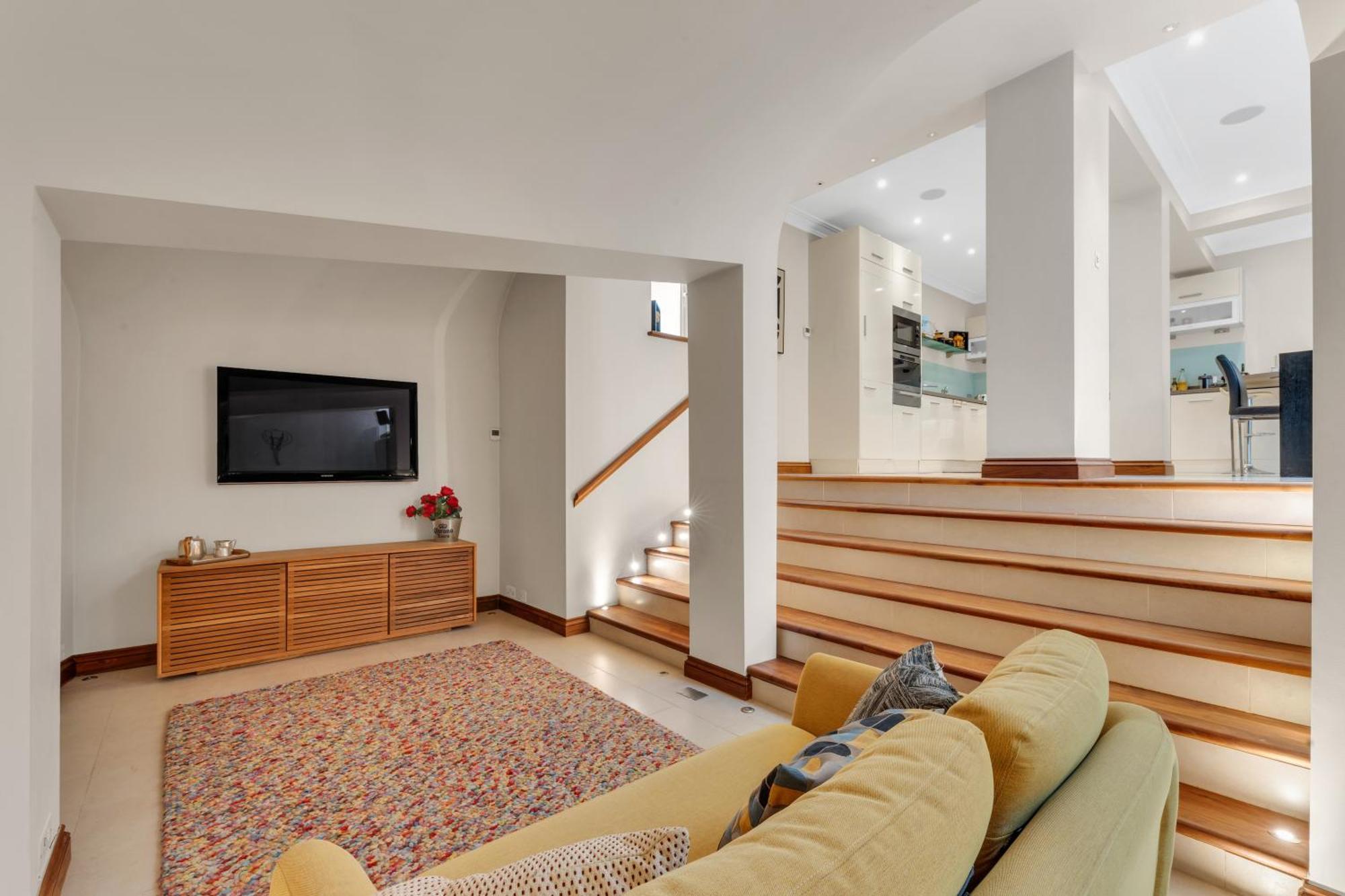 Апартаменты 3-bed Grand Triplex In Westminster *